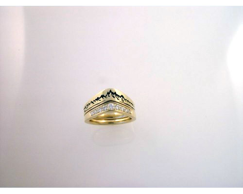 Chevron teton ring in 14kt yellow gold with diamonds