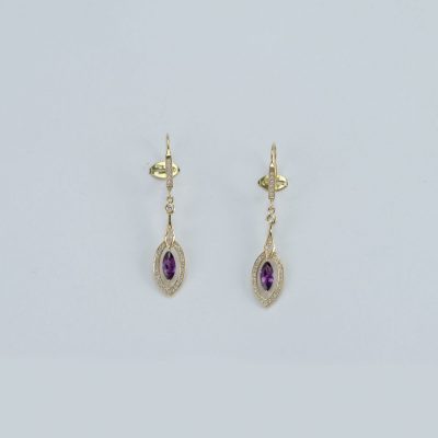 Grape garnets in leverback earrings with 18kt yellow gold and diamonds