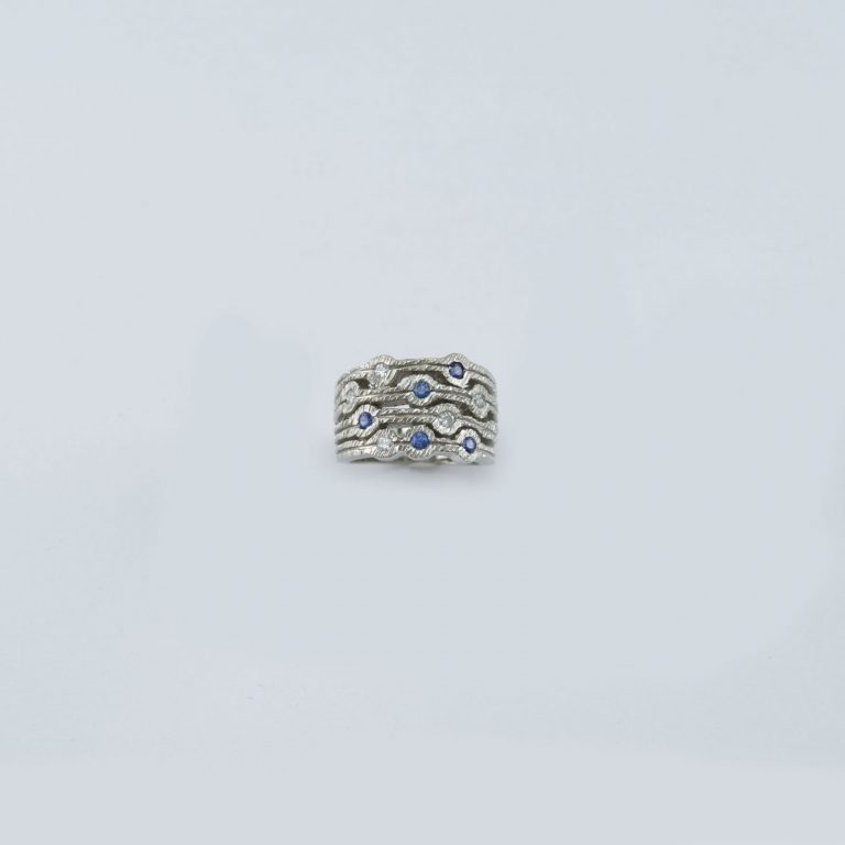 Sapphire and Diamond Ring in 14kt white gold