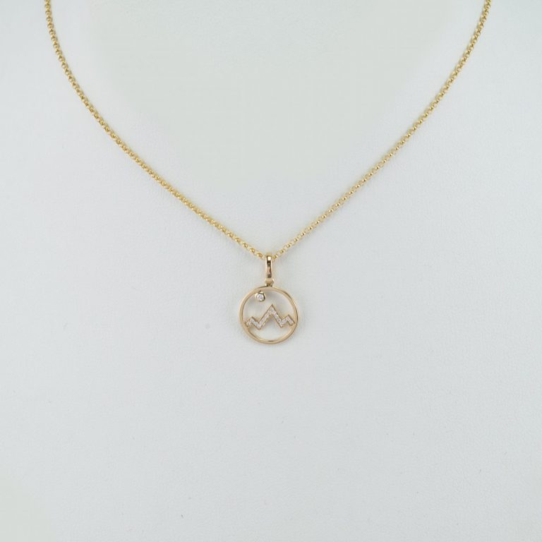 Diamond teton pendant in 14kt yellow gold. The diamonds are brilliant cut and bead-set. The chain is not included in the price.
