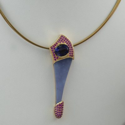 Chalcedony pendant with Iolite and pink sapphires