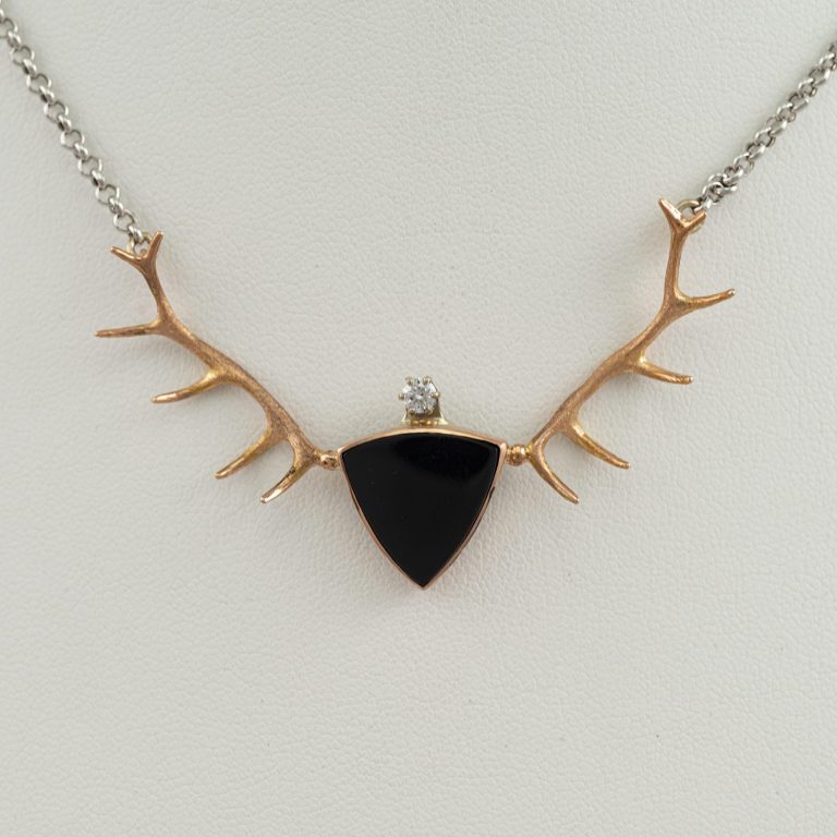 Wyoming antler pendant with black jade and brilliant-cut diamond. The jade is Wyoming black jade. Both the diamond and the jade are set in rose gold.