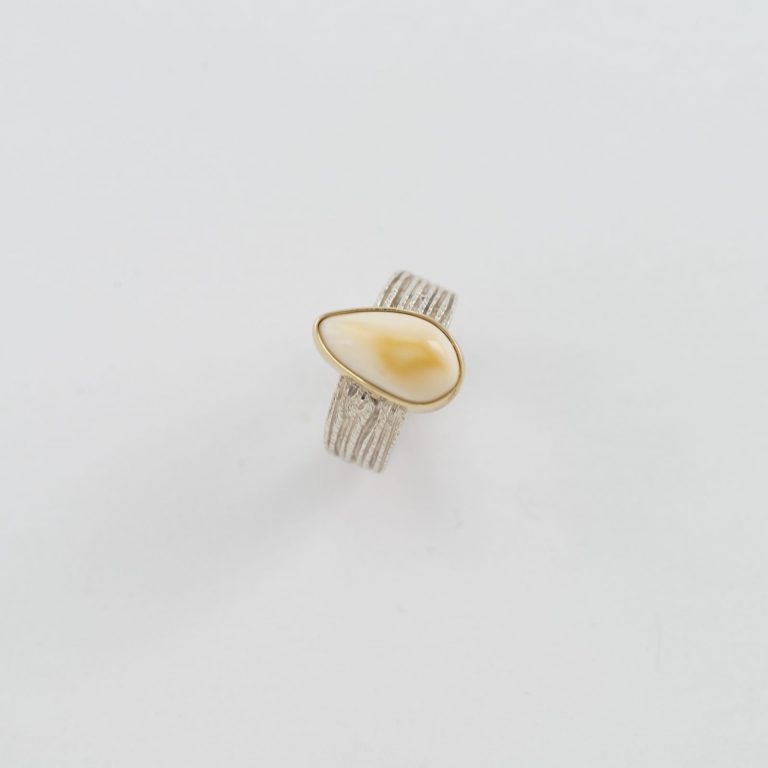 Ladies ring with ivory