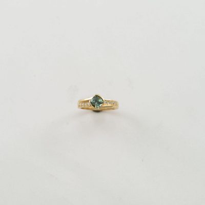 Montana Sapphire ring with diamond accents in 14kt yellow gold.