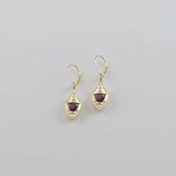 Garnet earrings with diamonds and 18kt yellow gold