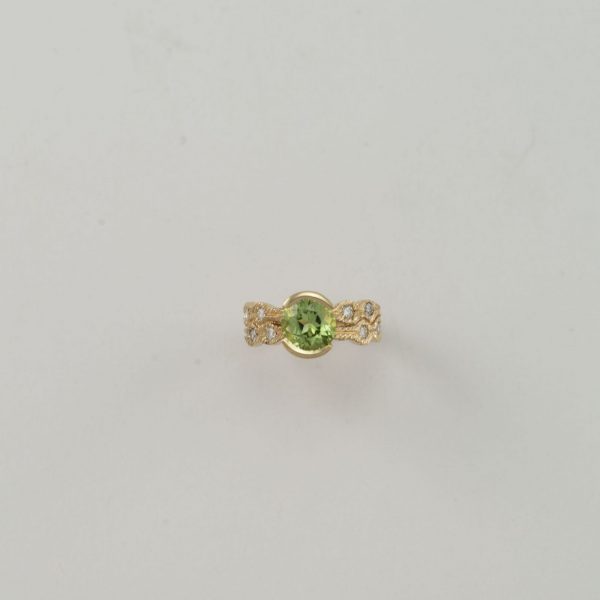 Peridot ring in 14kt gold with diamonds