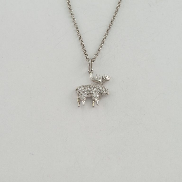 Small diamond moose pendant in 14kt white gold