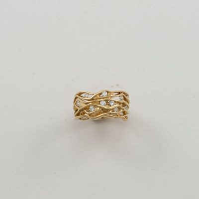 Diamond ring with 14kt yellow gold