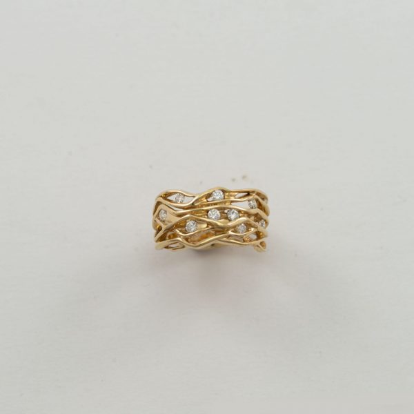Diamond ring with 14kt yellow gold