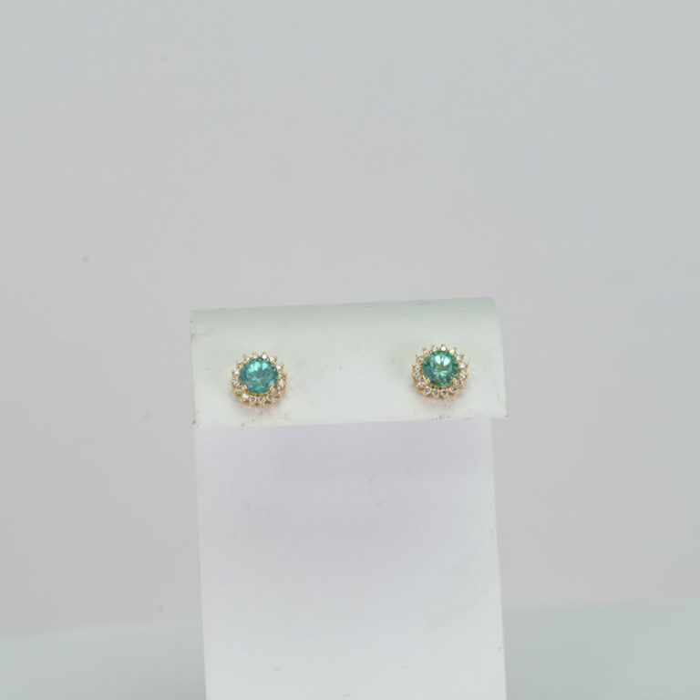 Apatite studs with diamonds and gold