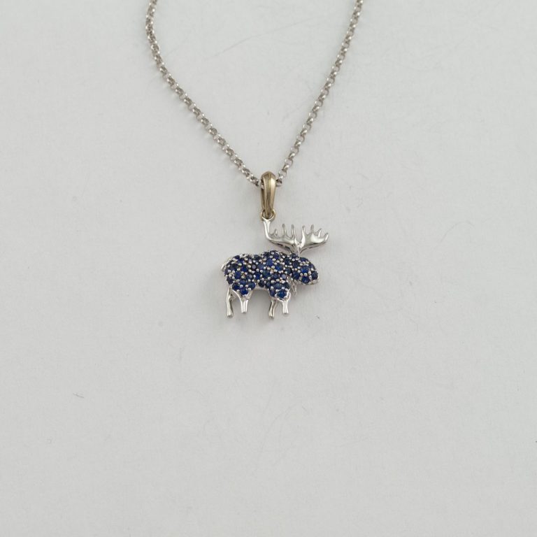 Sapphire Moose pendant in 18kt white gold