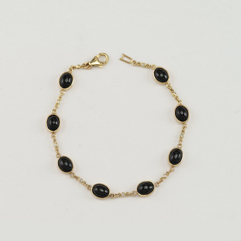 Jade bracelet with diamonds and gold