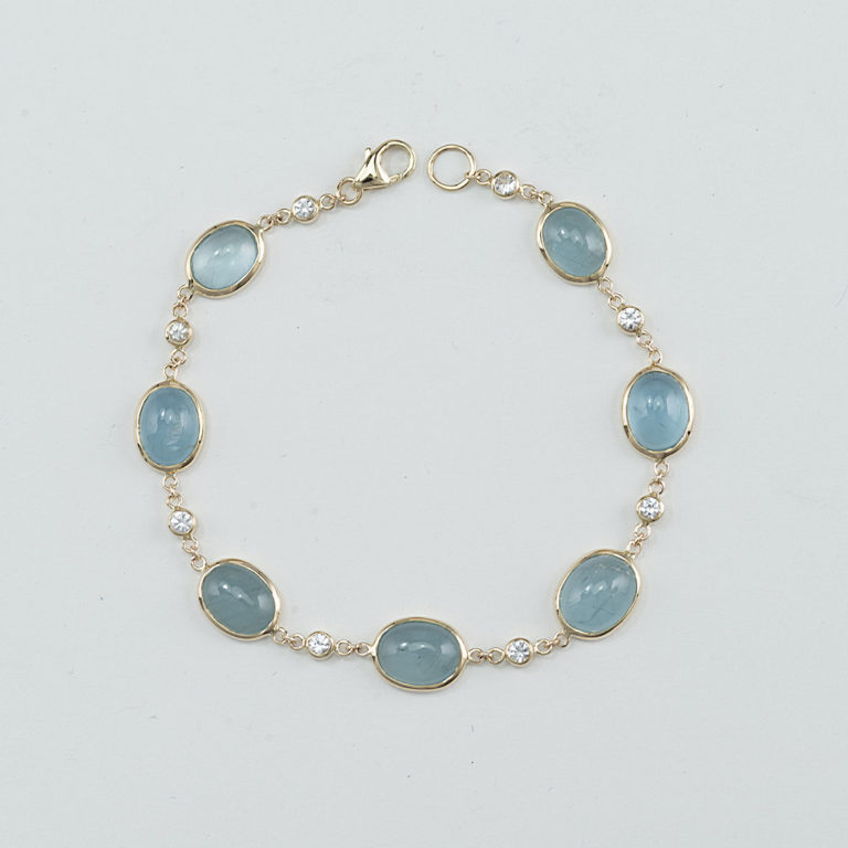 Aquamarine bracelet with diamonds and gold