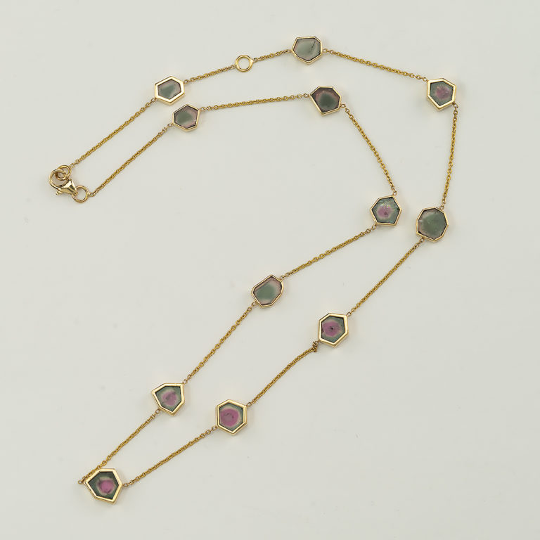 This watermelon tourmaline necklace is adjustable in length. It has been made with 18kt yellow gold and has a lobster claw clasp.