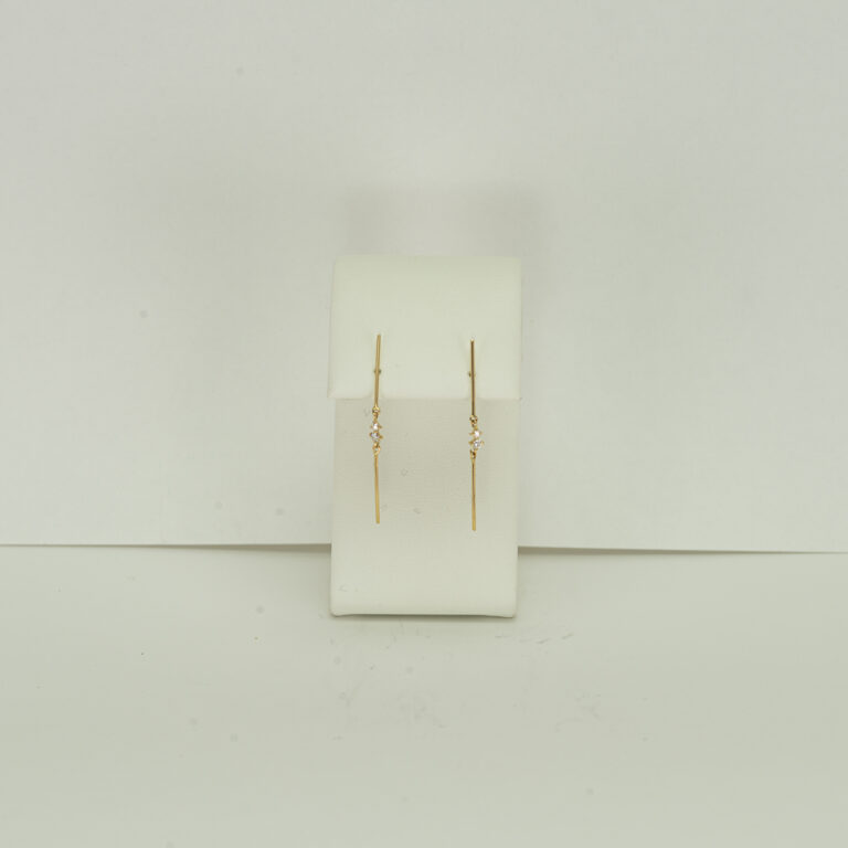Connecting diamonds and gold bar stud earrings