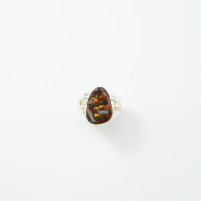 This men's fir agate ring is two tone. The fire agate has been bezel set in 14kt yellow gold. On either side of the fire agate is reticulated yellow gold.